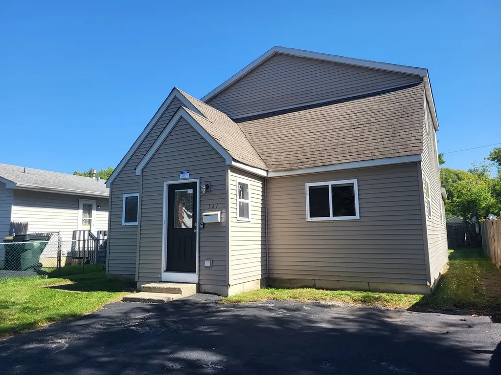 121 Highmoor Drive Round Lake Park IL 60073