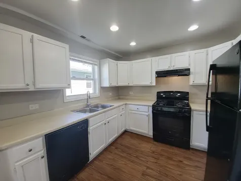 121 Highmoor Drive Round Lake Park IL 60073