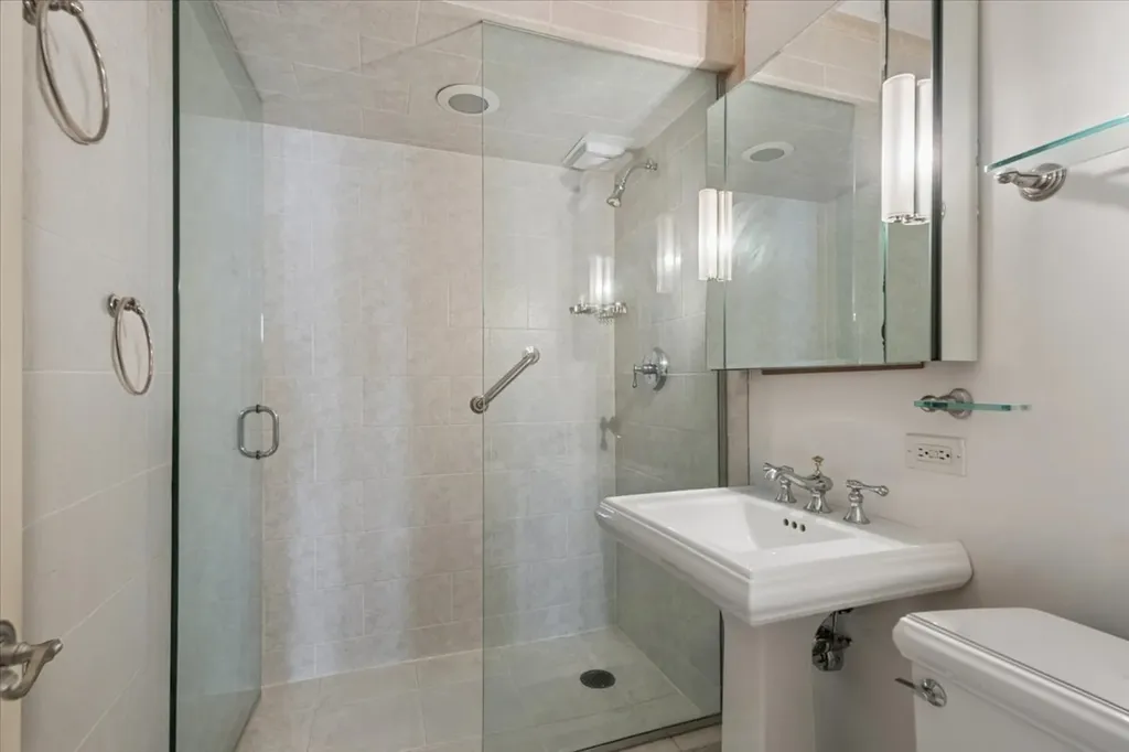 2626 North Lakeview Avenue Chicago IL 60614