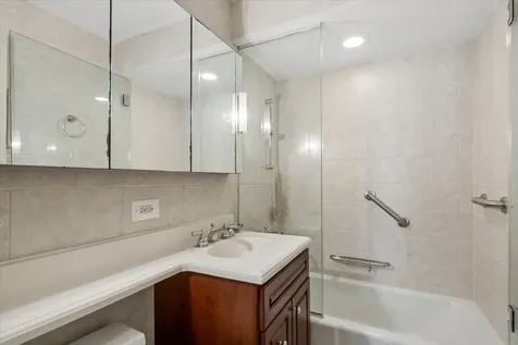 2626 North Lakeview Avenue Chicago IL 60614