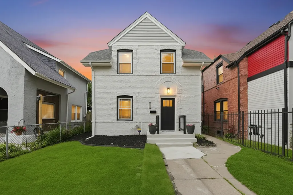 8742 South Wabash Avenue Chicago IL 60619