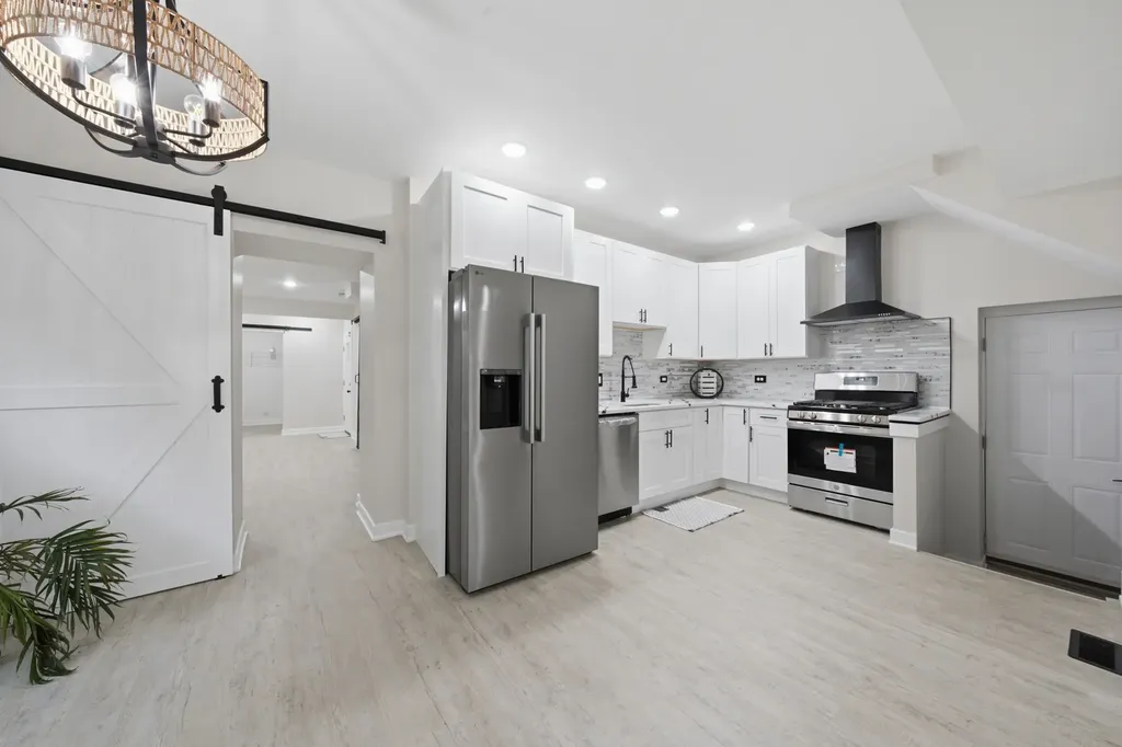 8742 South Wabash Avenue Chicago IL 60619