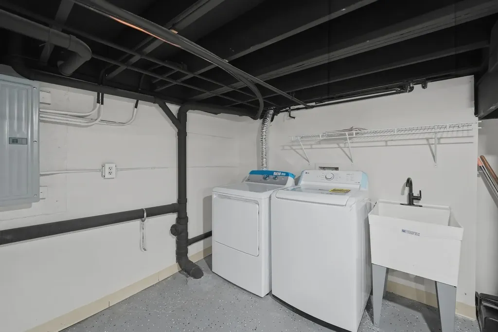 8742 South Wabash Avenue Chicago IL 60619