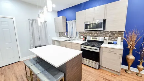 907 North Leamington Avenue Chicago IL 60651