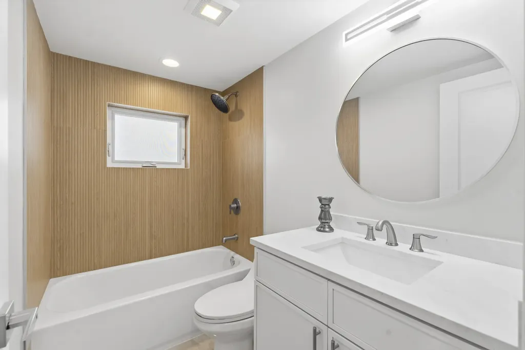 4903 North Moody Avenue Chicago IL 60630