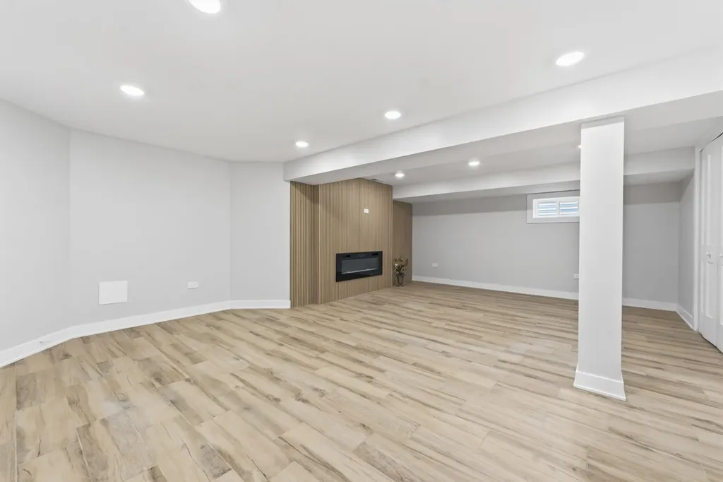 4903 North Moody Avenue Chicago IL 60630