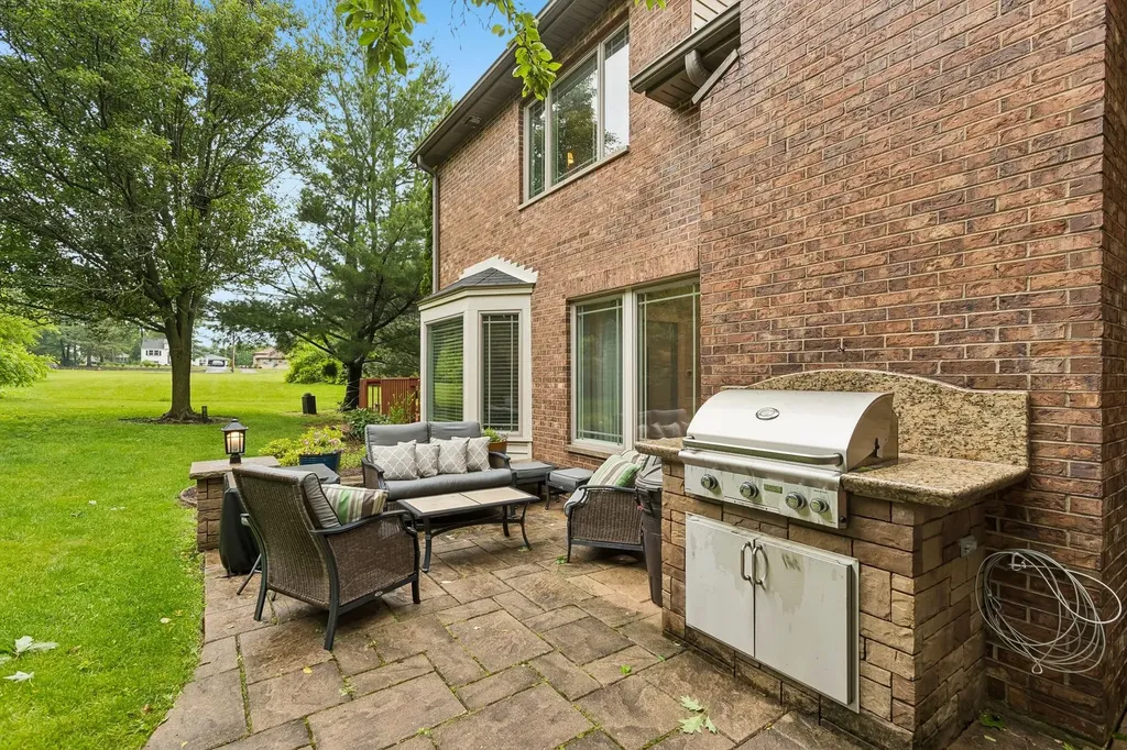25 Melrose Street Westmont IL 60559