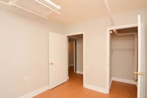 5736 North Winthrop Avenue Chicago IL 60660