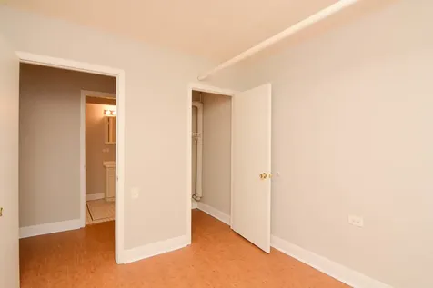 5736 North Winthrop Avenue Chicago IL 60660