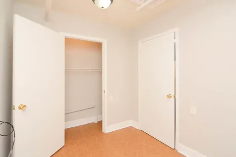 5736 North Winthrop Avenue Chicago IL 60660