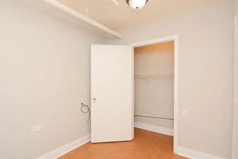 5736 North Winthrop Avenue Chicago IL 60660