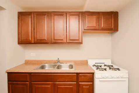 5736 North Winthrop Avenue Chicago IL 60660