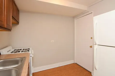 5736 North Winthrop Avenue Chicago IL 60660
