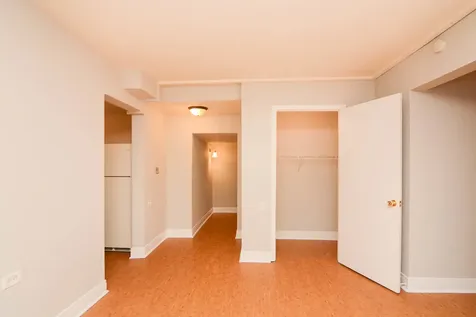 5736 North Winthrop Avenue Chicago IL 60660