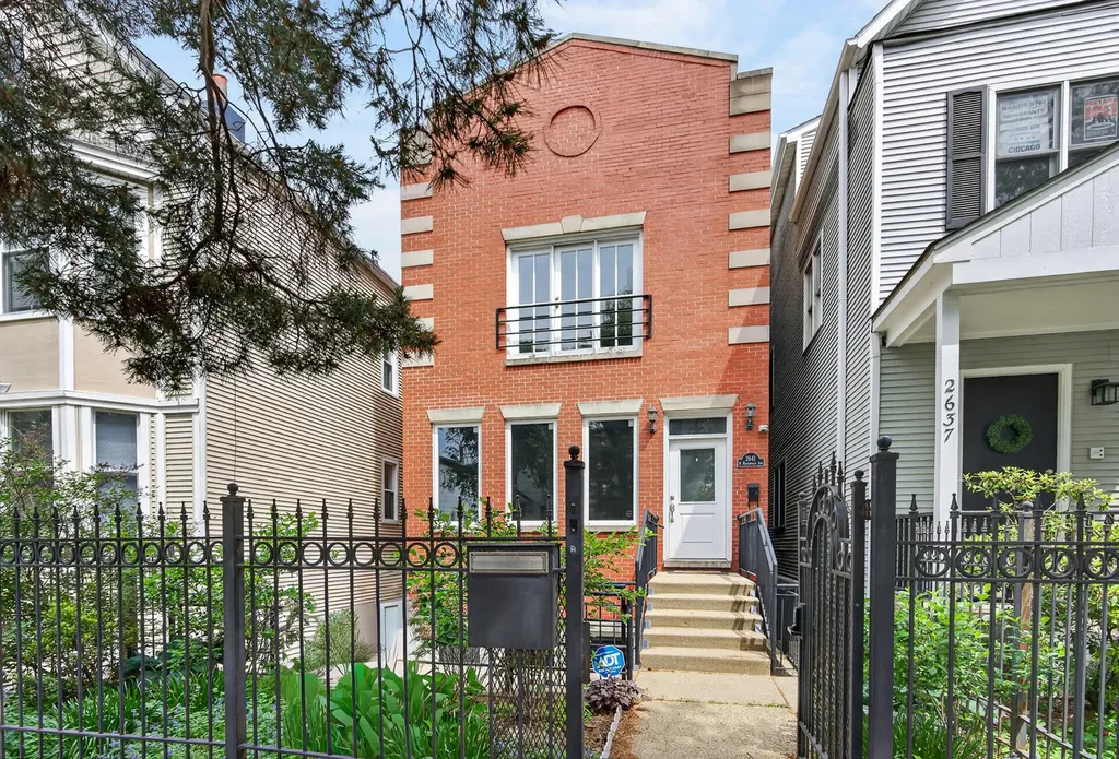 2641 North Marshfield Avenue Chicago IL 60614