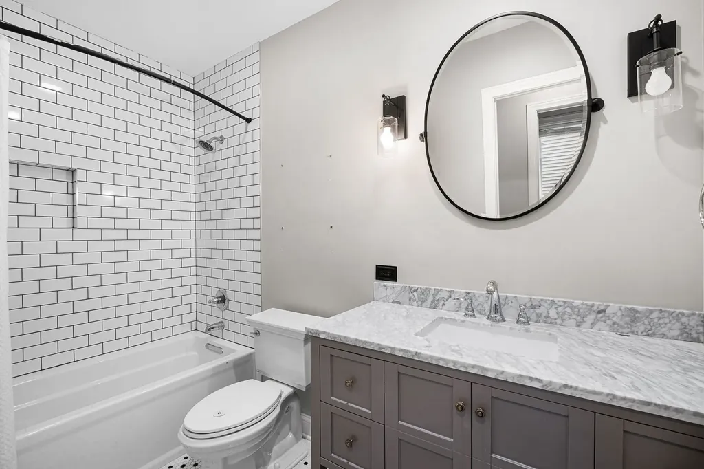2641 North Marshfield Avenue Chicago IL 60614