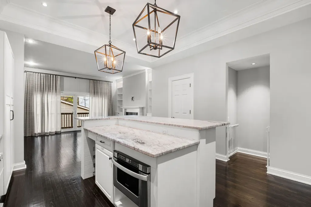 2641 North Marshfield Avenue Chicago IL 60614