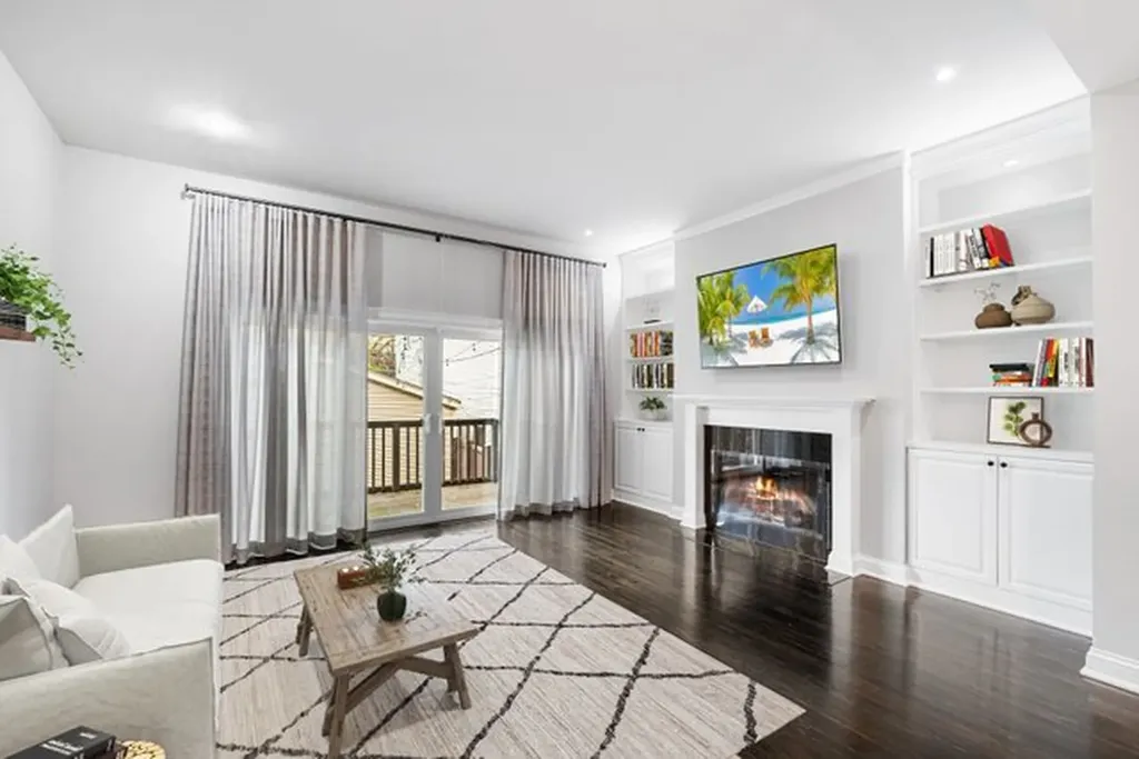 2641 North Marshfield Avenue Chicago IL 60614