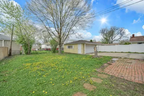 10 North Adams Drive Addison IL 60101