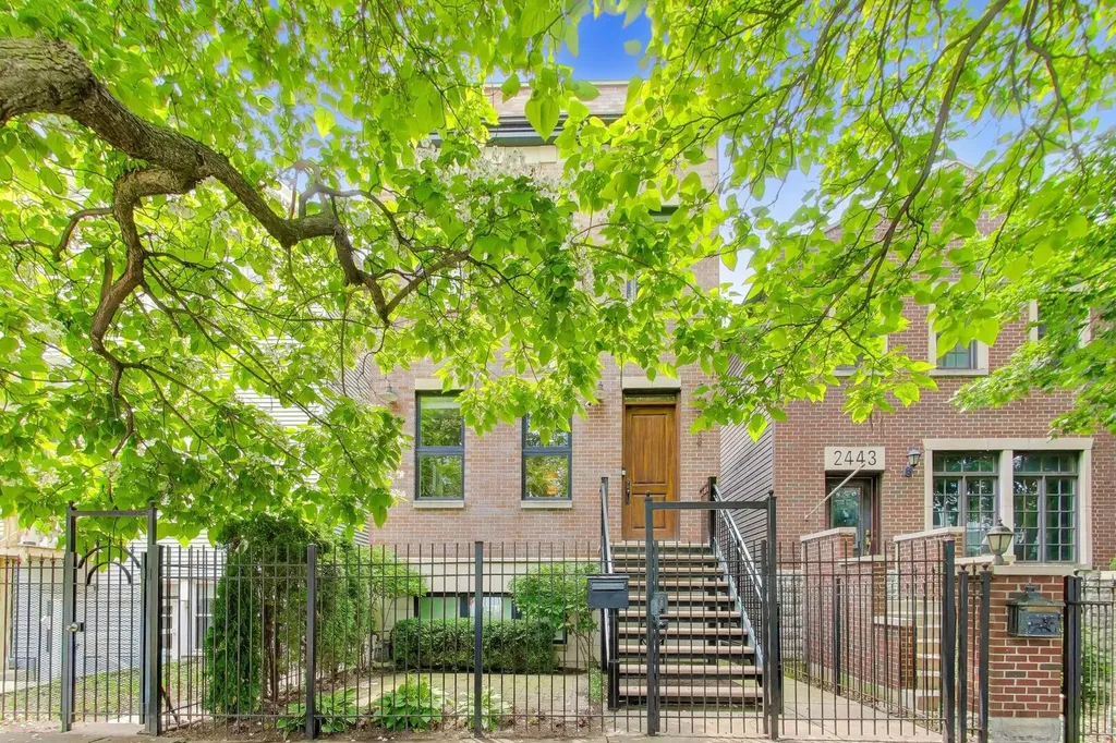 2439 West Moffat Street Chicago IL 60647
