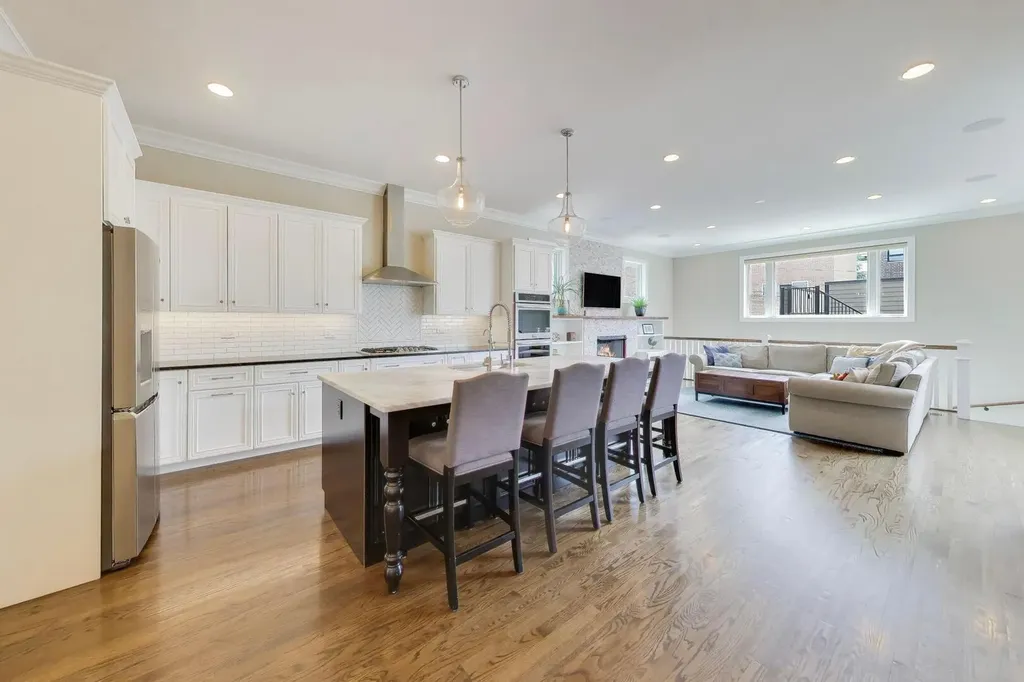 2439 West Moffat Street Chicago IL 60647