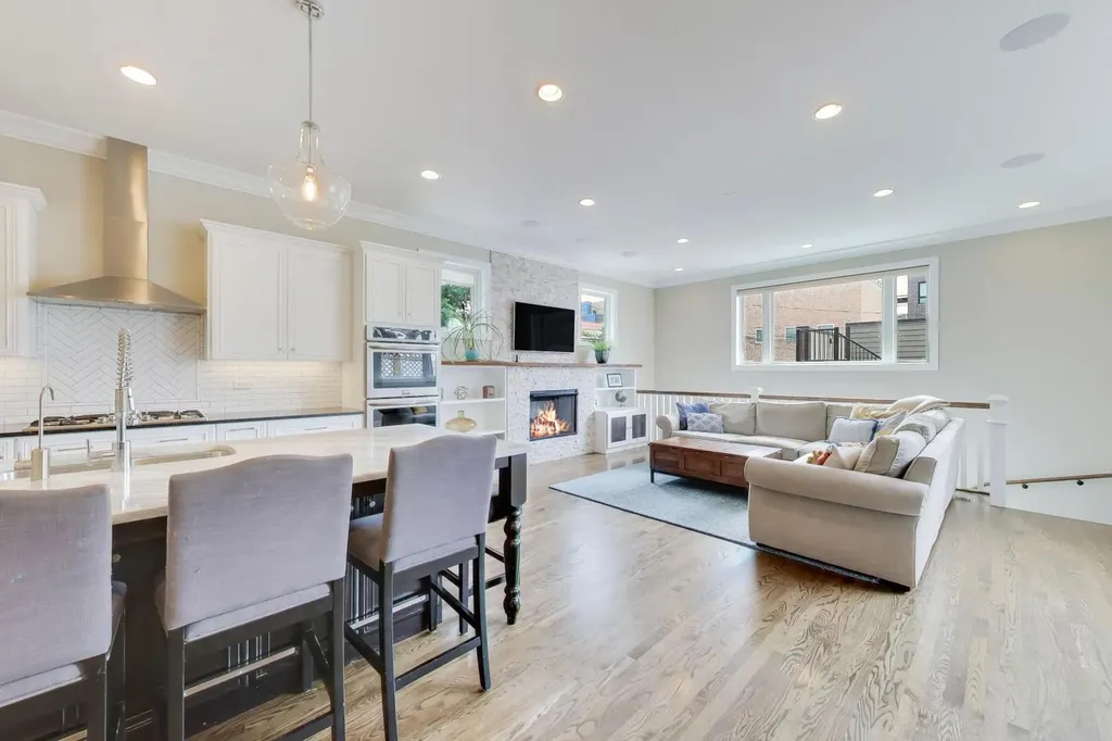 2439 West Moffat Street Chicago IL 60647