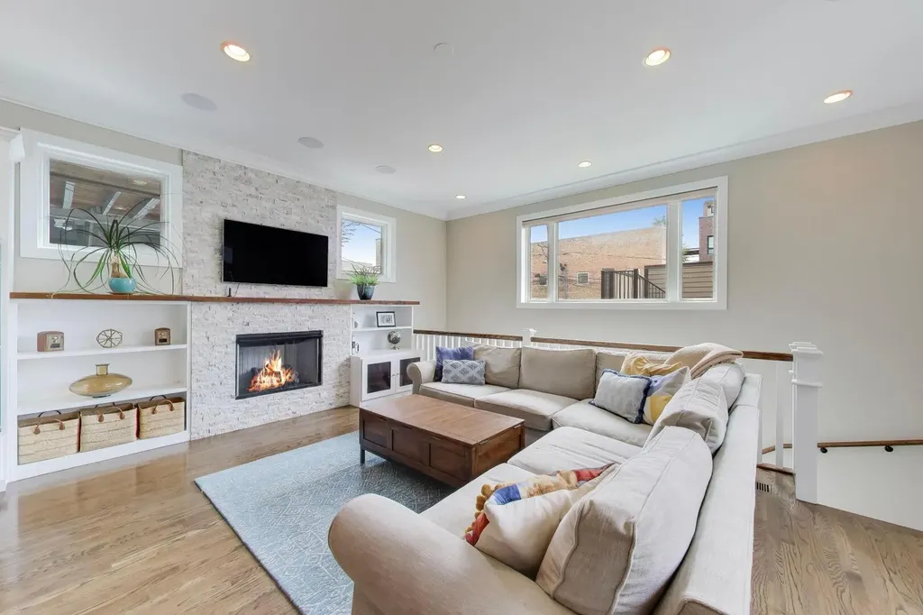 2439 West Moffat Street Chicago IL 60647