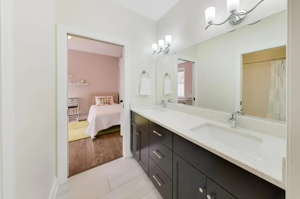 2439 West Moffat Street Chicago IL 60647