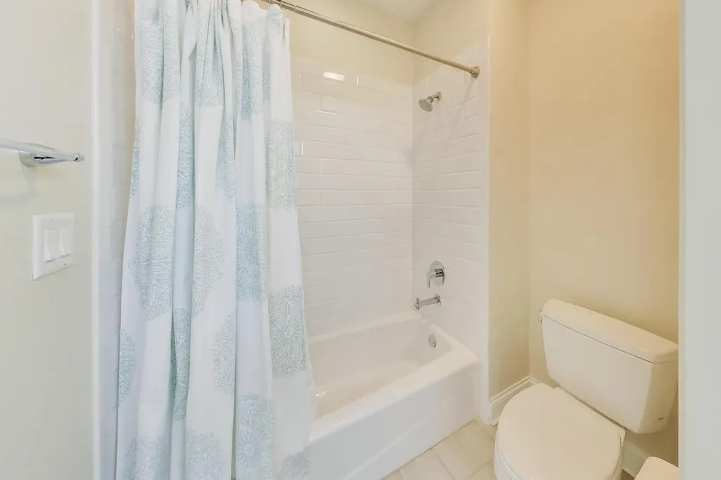 2439 West Moffat Street Chicago IL 60647