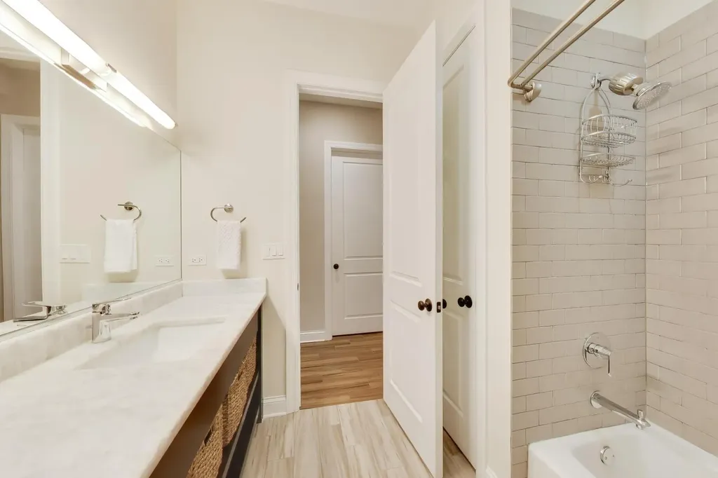 2439 West Moffat Street Chicago IL 60647