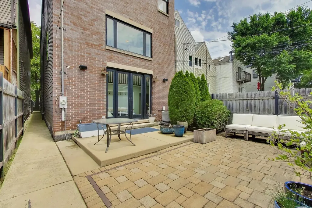 2439 West Moffat Street Chicago IL 60647