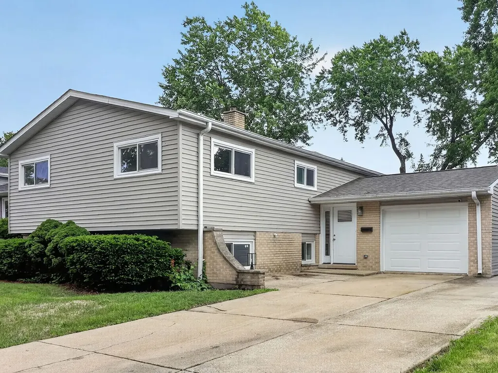 235 Norman Court Des Plaines IL 60016