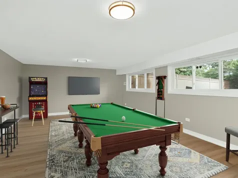 235 Norman Court Des Plaines IL 60016