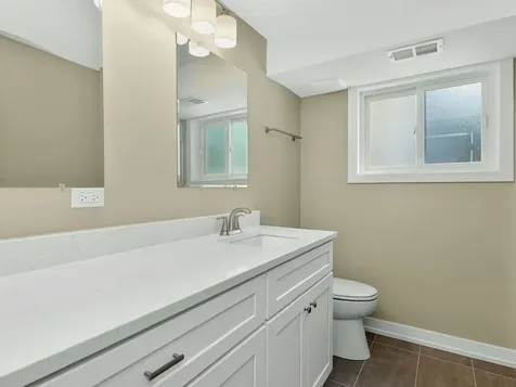 235 Norman Court Des Plaines IL 60016