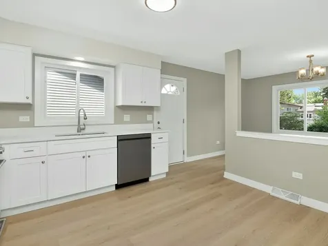 235 Norman Court Des Plaines IL 60016