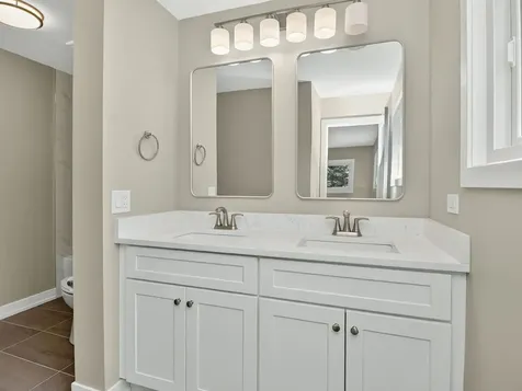 235 Norman Court Des Plaines IL 60016