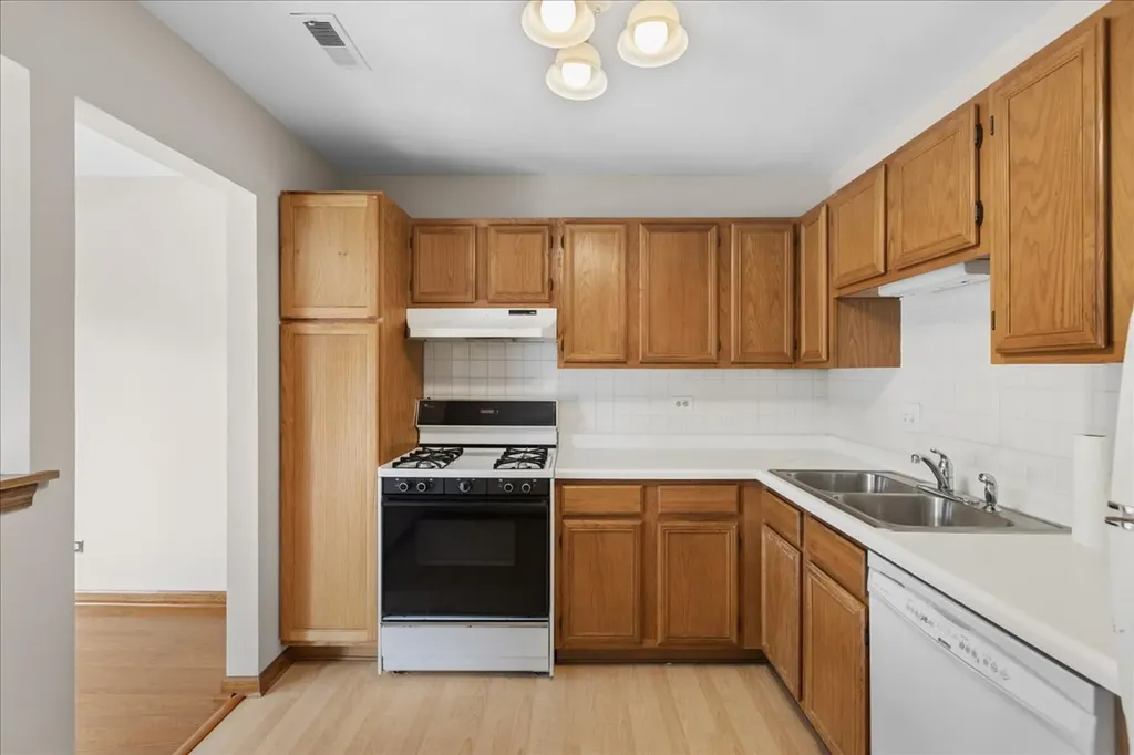 7050 Brighton Court Woodridge IL 60517