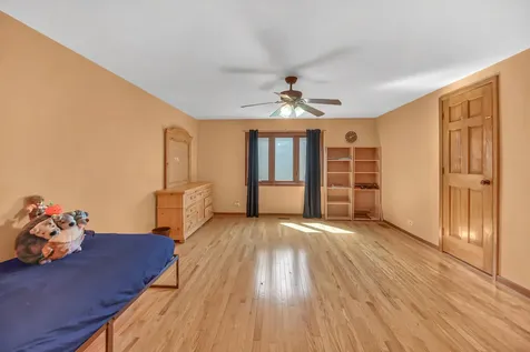 1113 Loyola Drive Libertyville IL 60048