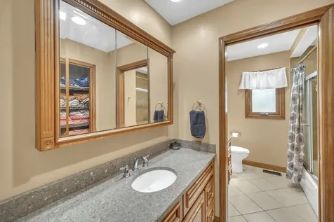 1113 Loyola Drive Libertyville IL 60048