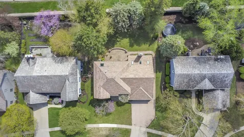 1113 Loyola Drive Libertyville IL 60048
