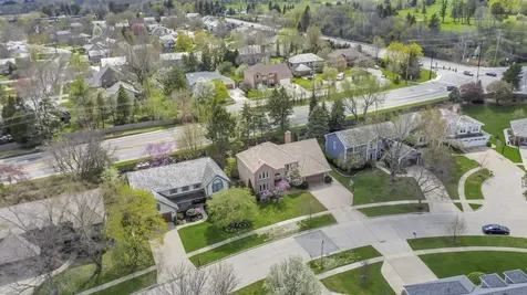 1113 Loyola Drive Libertyville IL 60048