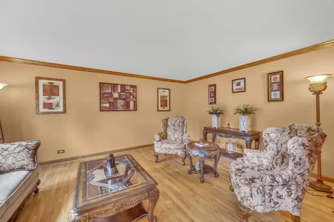 1113 Loyola Drive Libertyville IL 60048