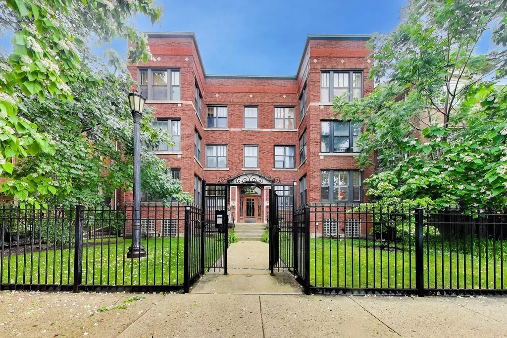 4428 North Malden Street Chicago IL 60640
