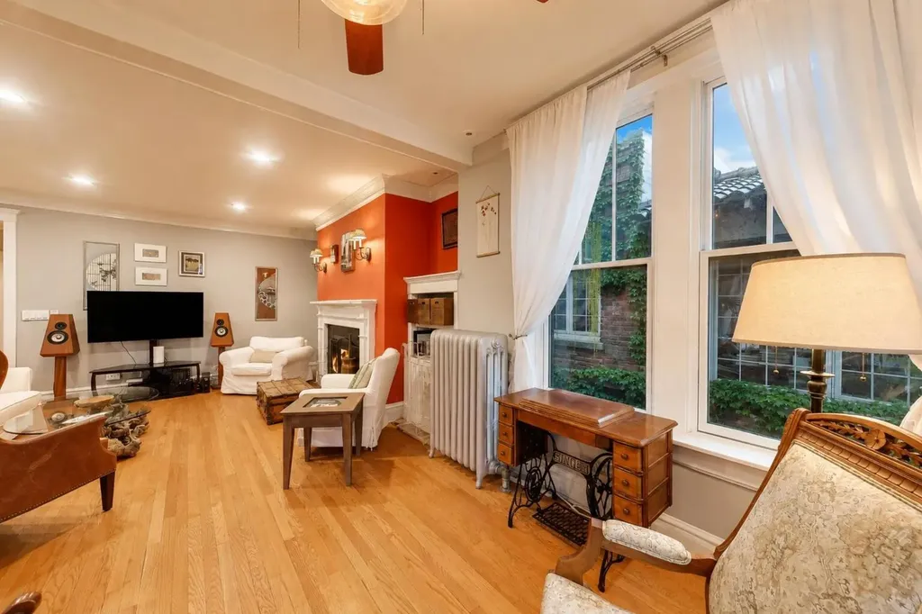 4428 North Malden Street Chicago IL 60640