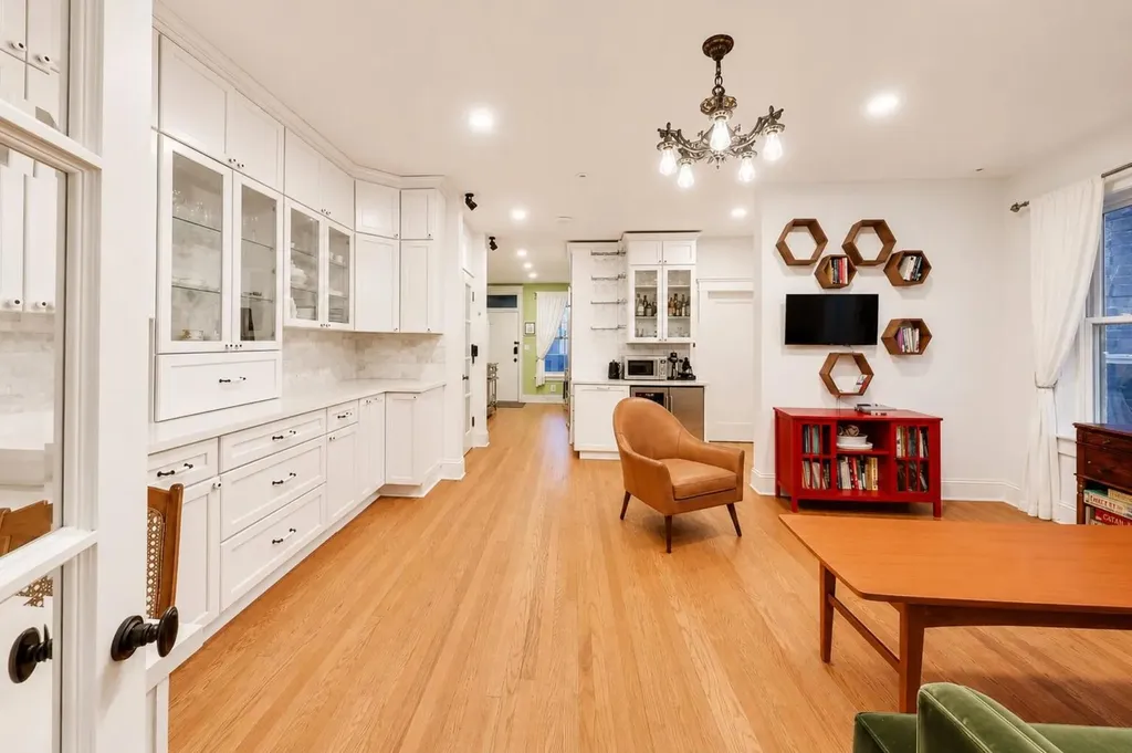 4428 North Malden Street Chicago IL 60640