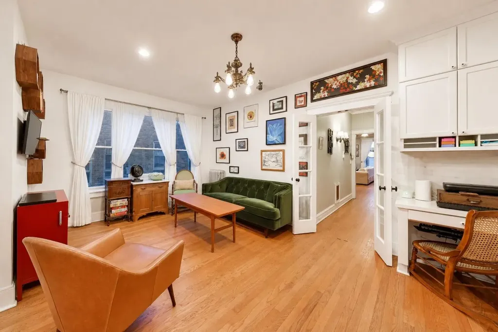 4428 North Malden Street Chicago IL 60640