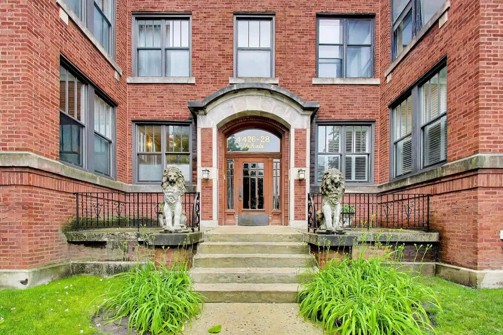 4428 North Malden Street Chicago IL 60640
