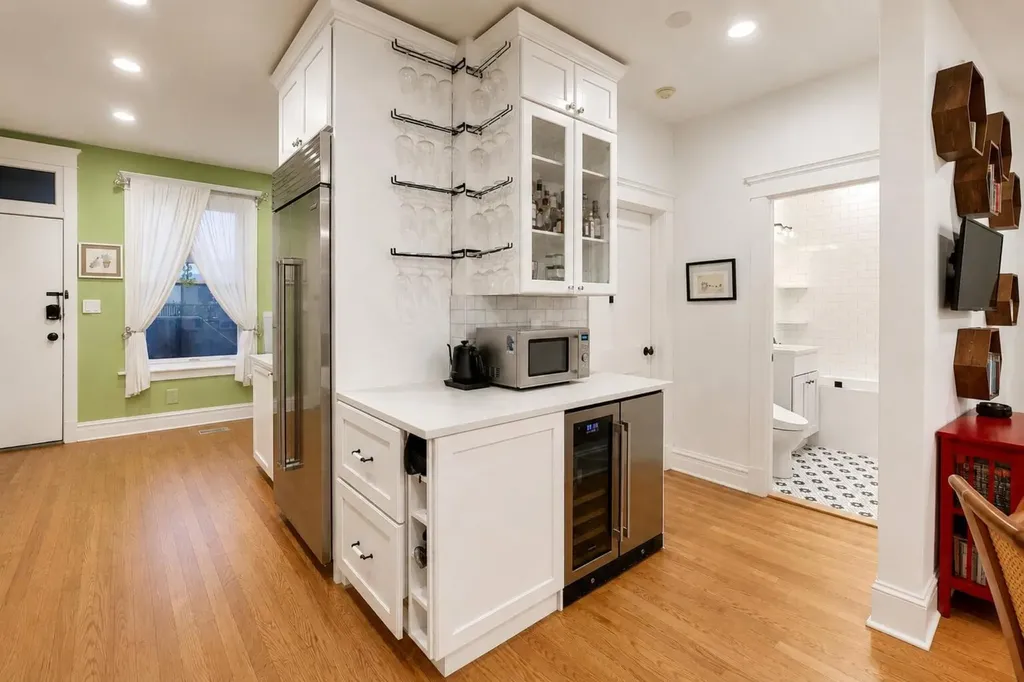 4428 North Malden Street Chicago IL 60640