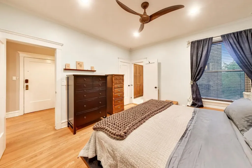 4428 North Malden Street Chicago IL 60640