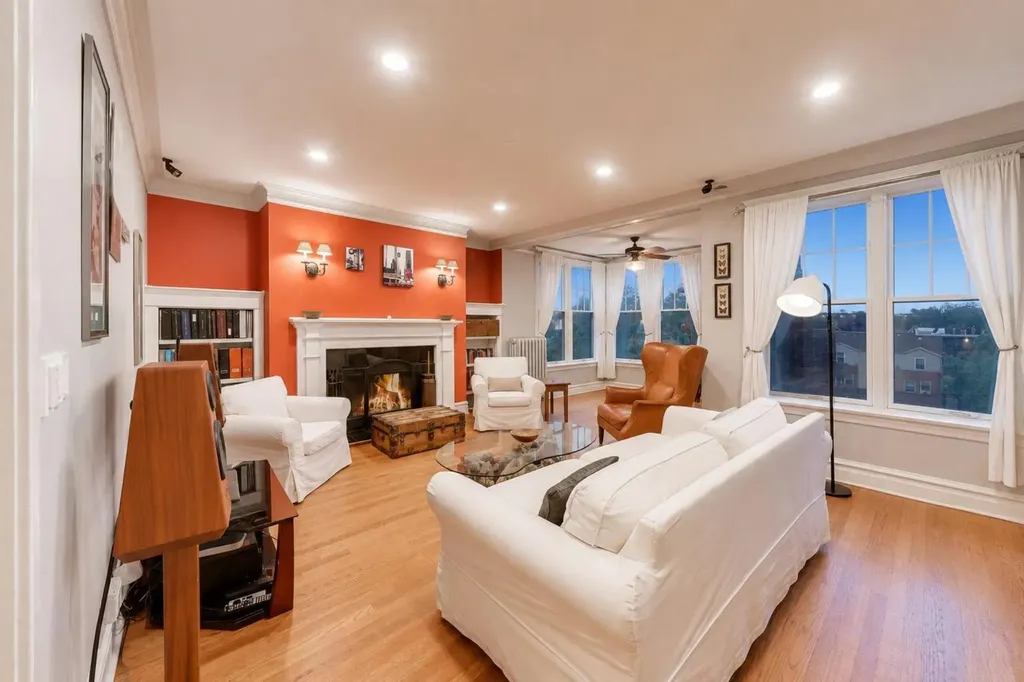 4428 North Malden Street Chicago IL 60640